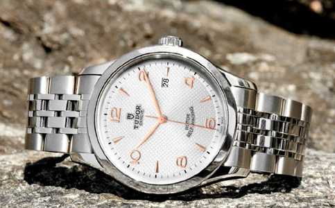 帝舵手表表盤(pán)灰塵很多的解決以及預(yù)防知識(shí)